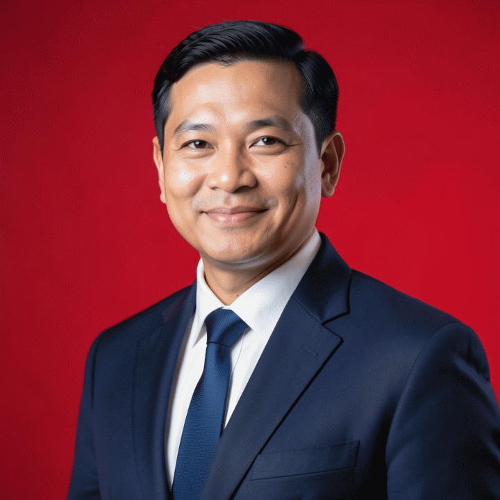 Contoh foto CV profesional dengan latar belakang merah, menunjukkan pria Indonesia berjas formal.