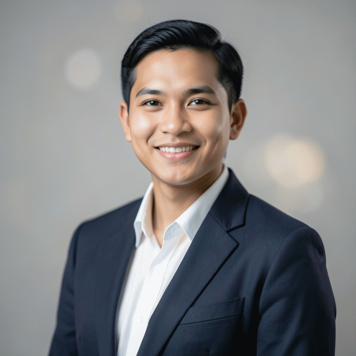 Foto profil profesional seorang profesional muda Indonesia berbusana bisnis, berlatar belakang studio netral, terlihat percaya diri dan siap digunakan untuk CV atau LinkedIn.